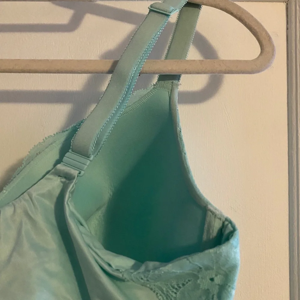 Victoria's Secret Lined Perfect Coverage Lace Mint Bra Size 40DD